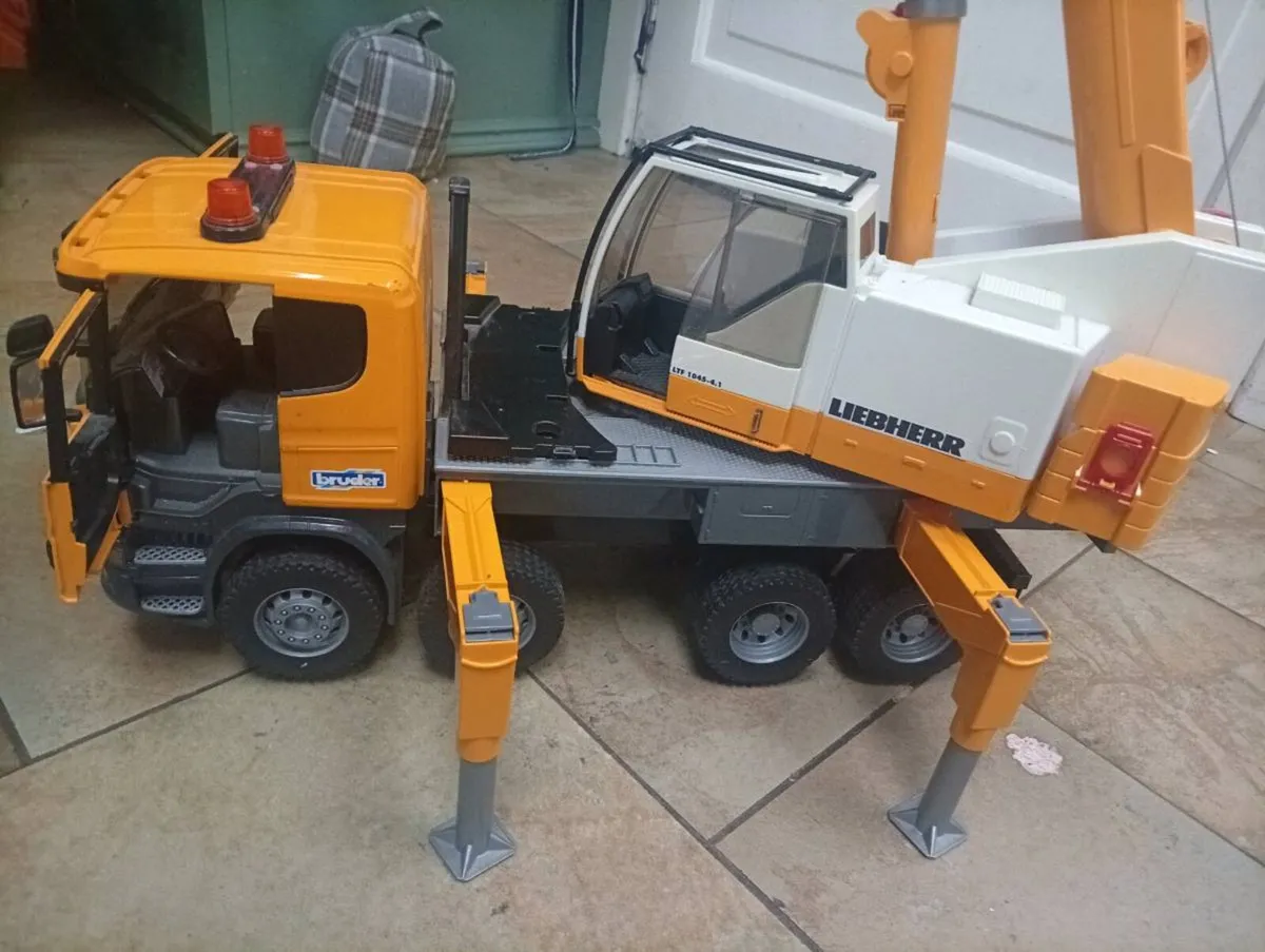Bruder crane - Image 3