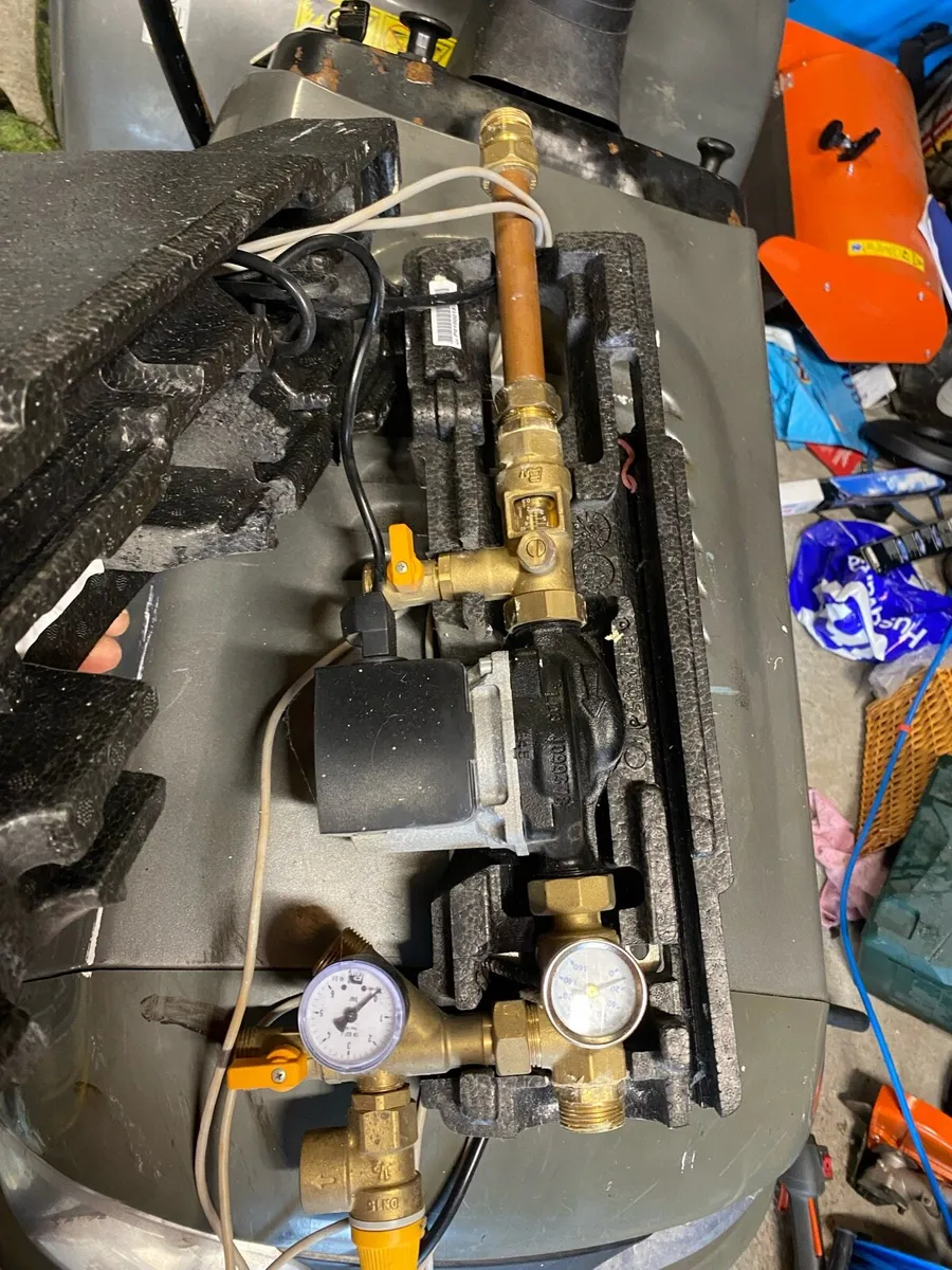 Thermal vac solar system - Full kit new unboxed - Image 3