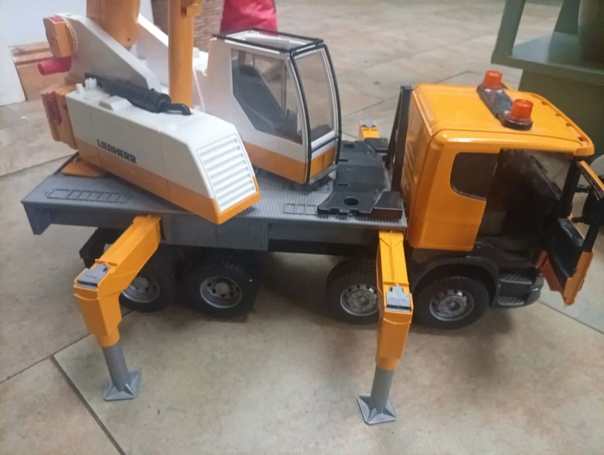 Bruder crane - Image 4