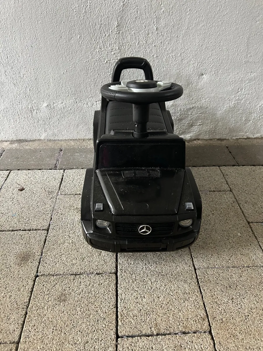 Selection of kids ride-on cars - Image 2