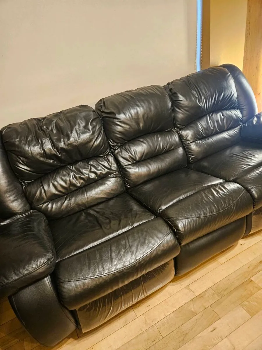 Suite of furniture - Image 2