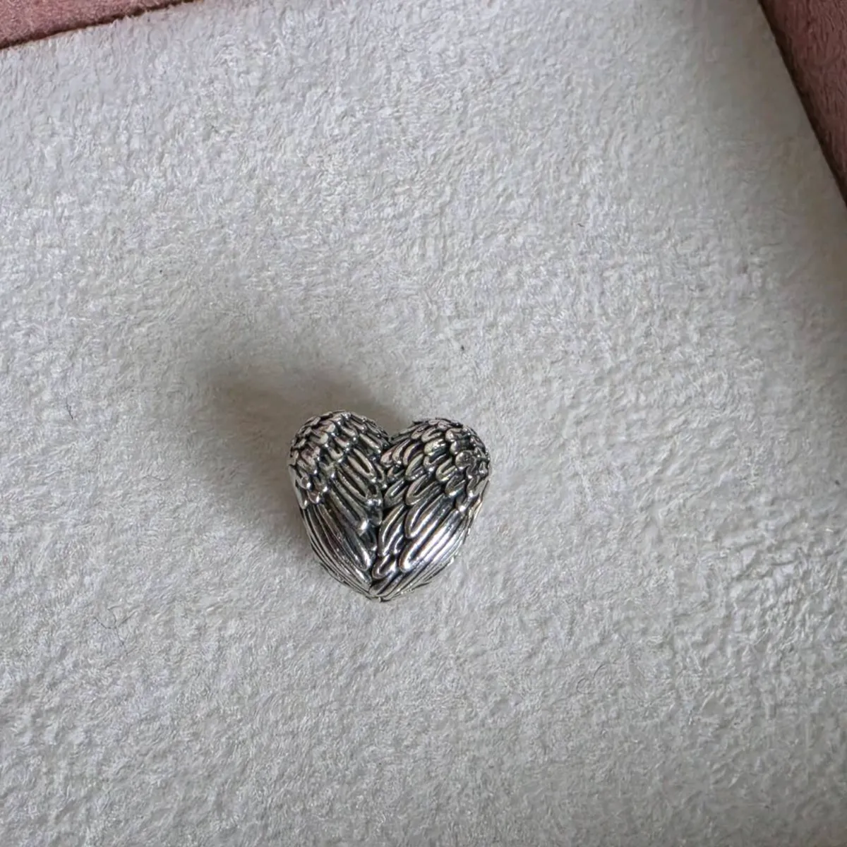 Pandora Angelic feathers heart charm - Image 1