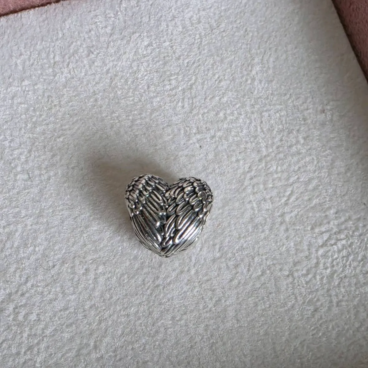 Pandora Angelic feathers heart charm - Image 2