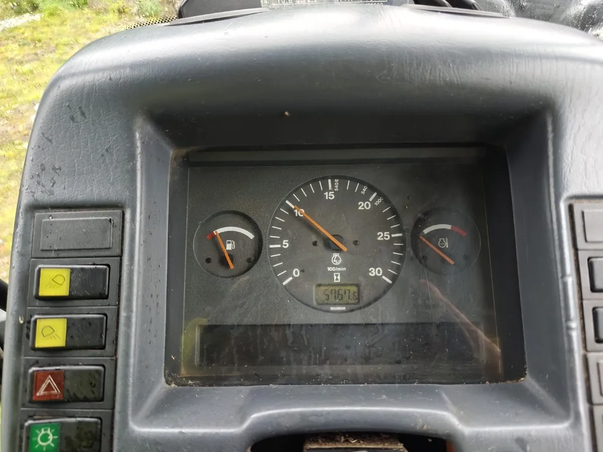 1998 Valtra 800 2WD - Image 2