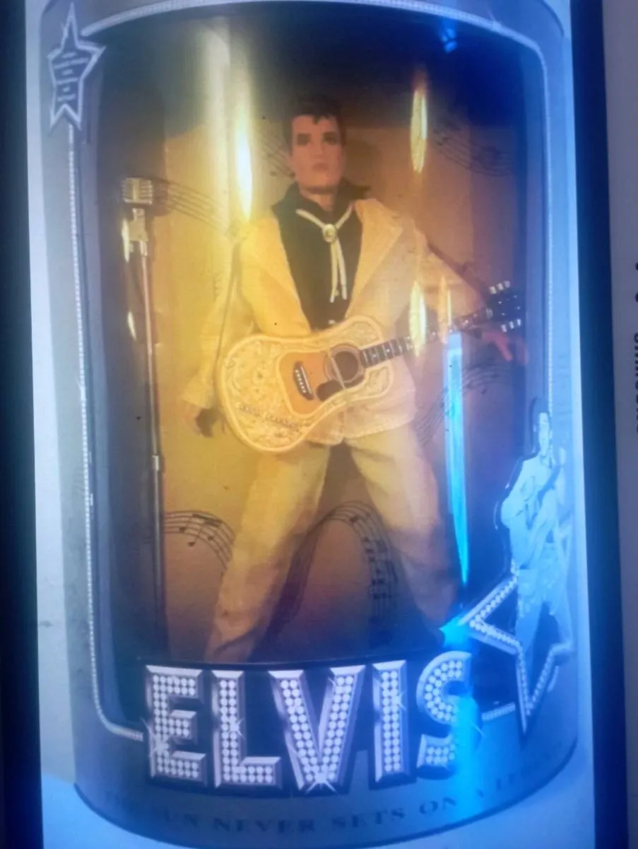 ELVIS PRESLEY FIGURE'S COLLECTION 6IN TOTAL - Image 1