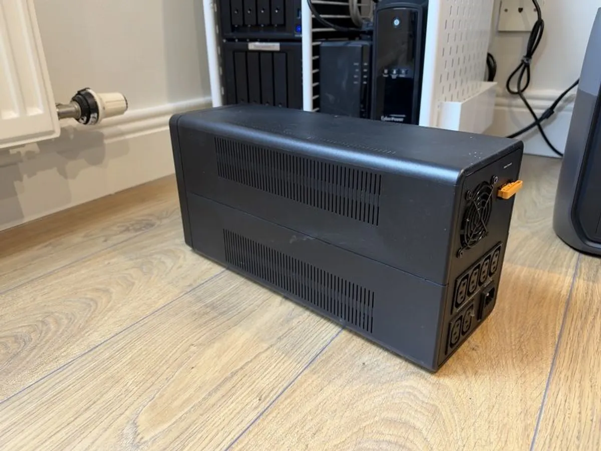 APC Easy UPS 1600VA BVX1600LI - 6 months old, under warranty - Image 2
