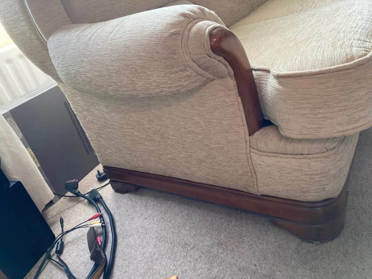 Couch - Image 4