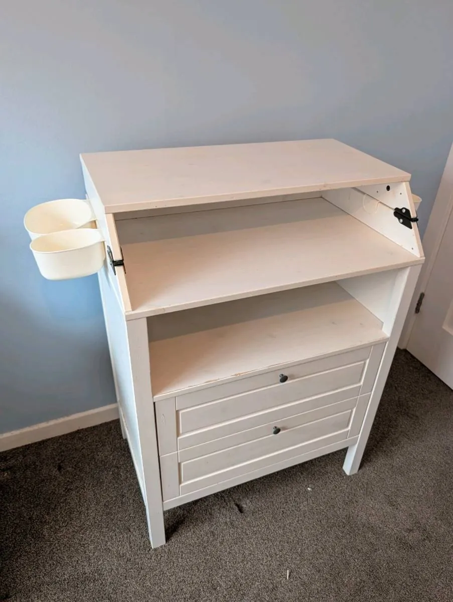 Baby change table - Image 1