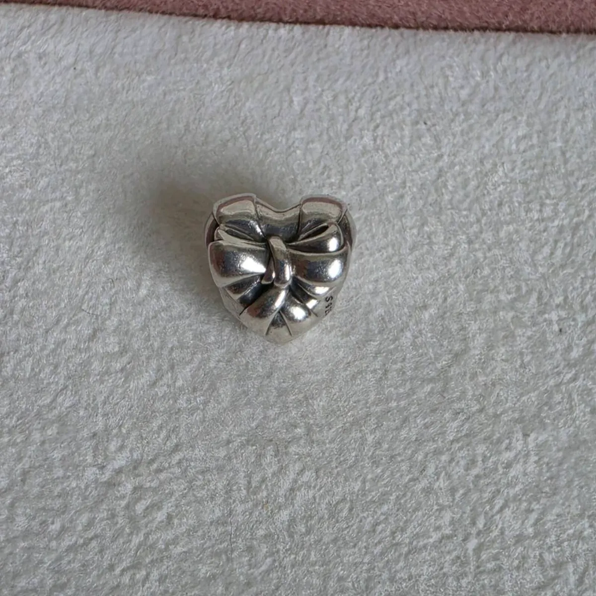Pandora heart, bow charm. - Image 3