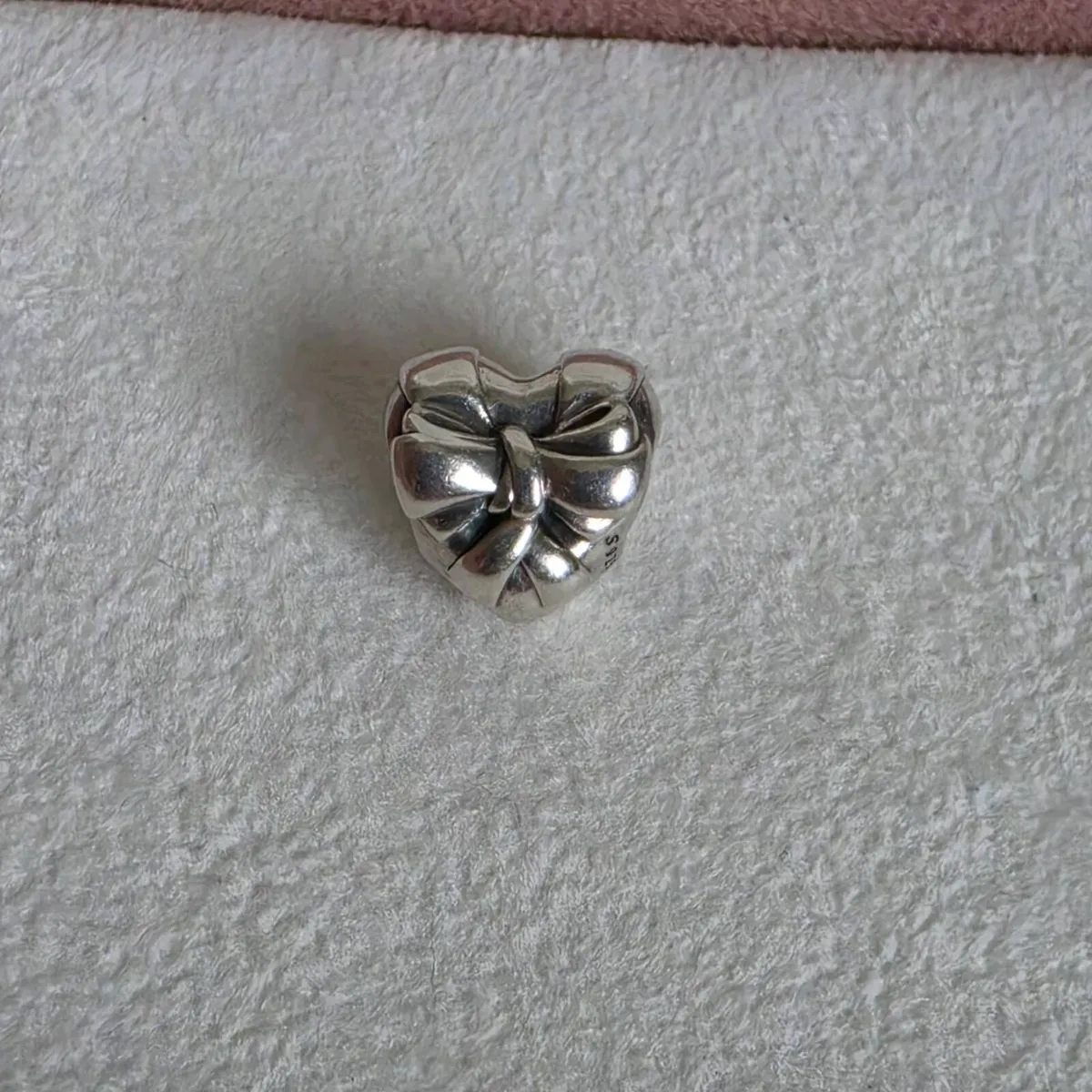 Pandora heart, bow charm. - Image 4