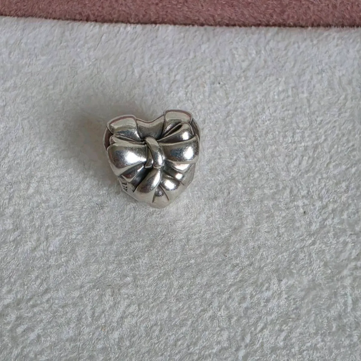 Pandora heart, bow charm. - Image 2