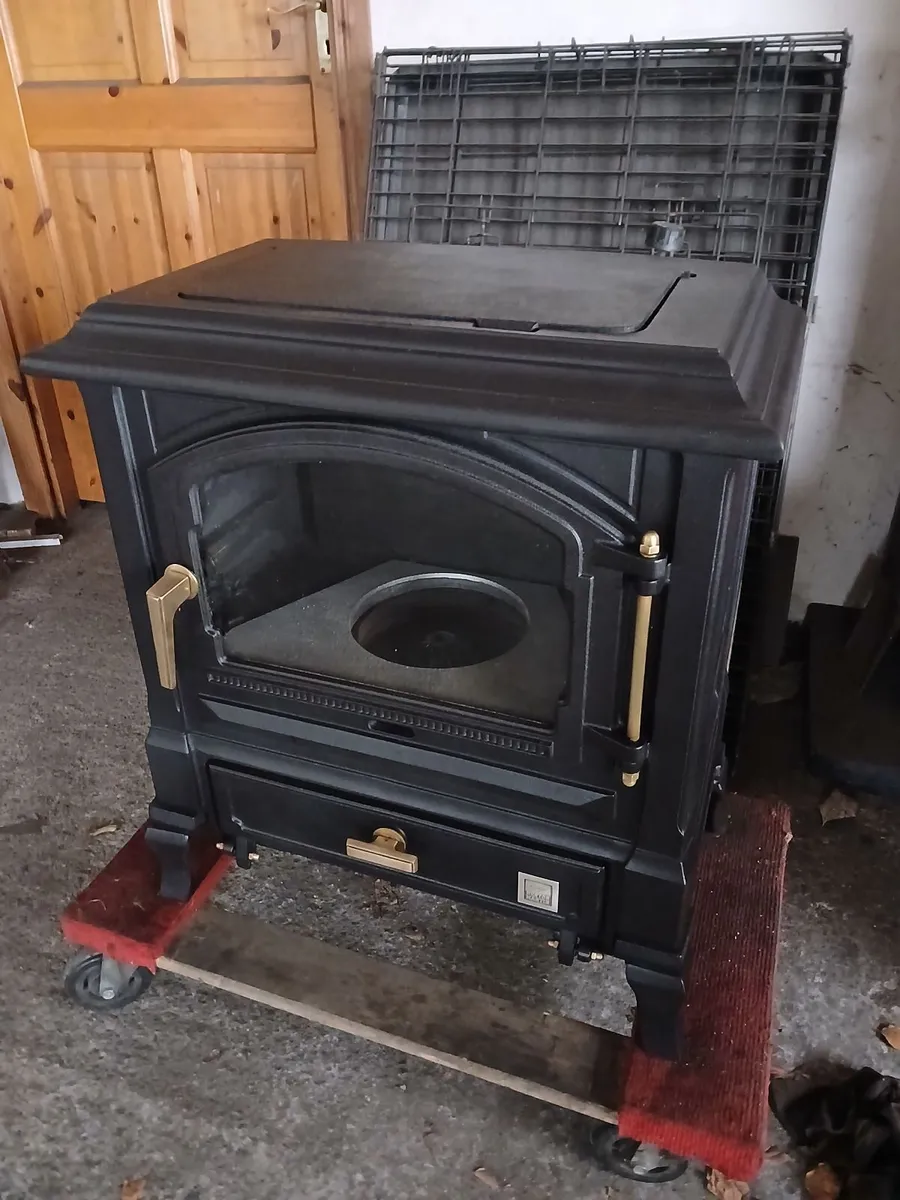 Nestor Martin 9 kw oil stove as new - Image 1