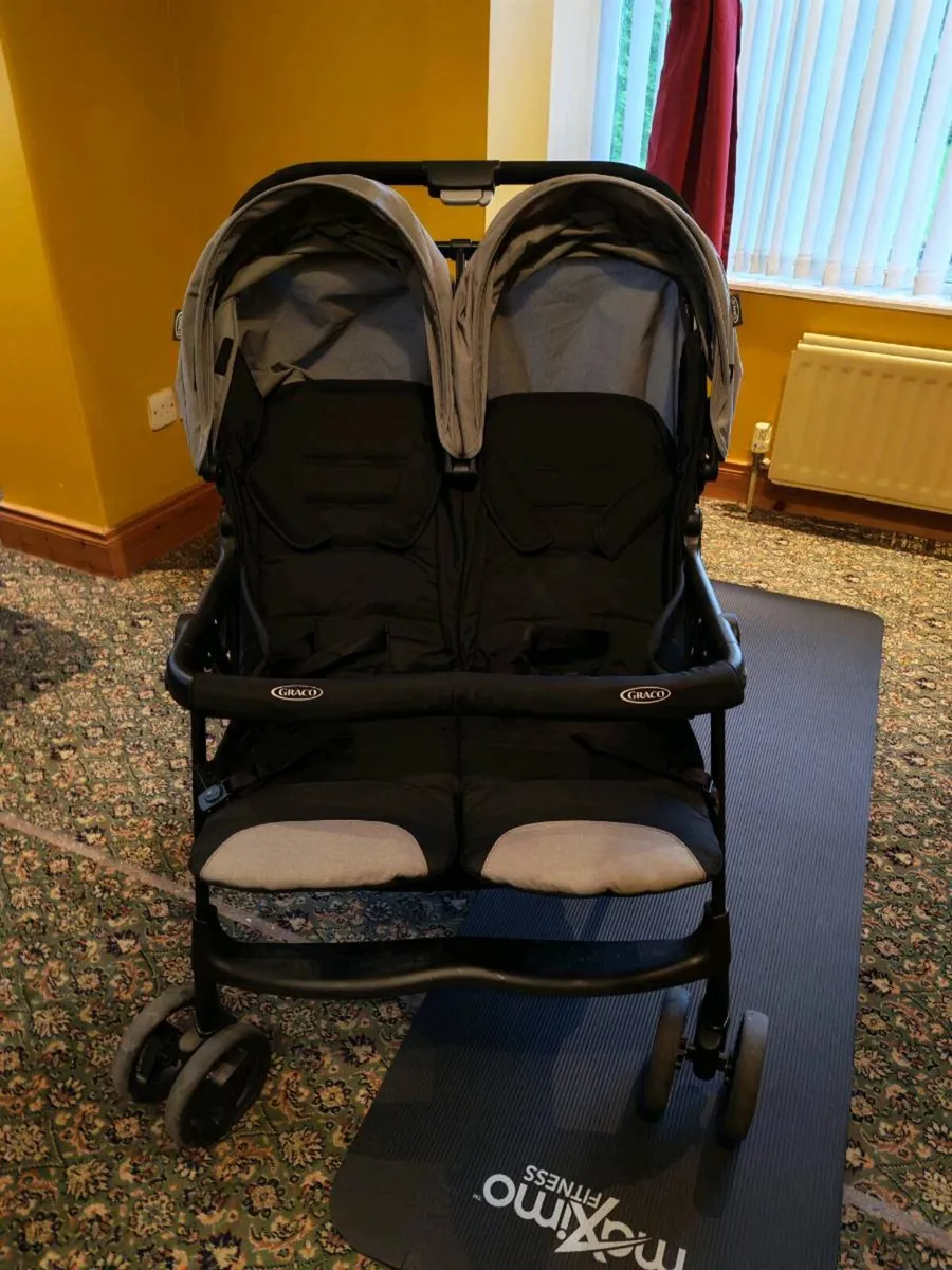 Graco Double Buggy with Rain Cover – €100 - Image 1