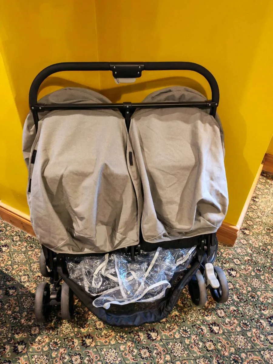 Graco Double Buggy with Rain Cover – €100 - Image 2