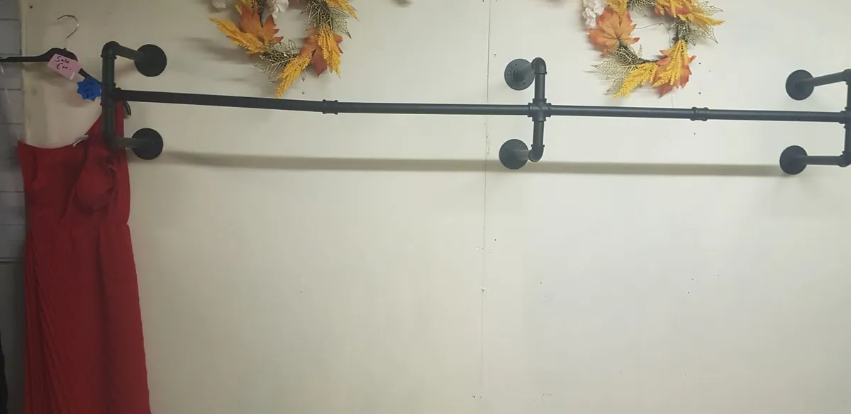 Wall mounted rails - Image 1