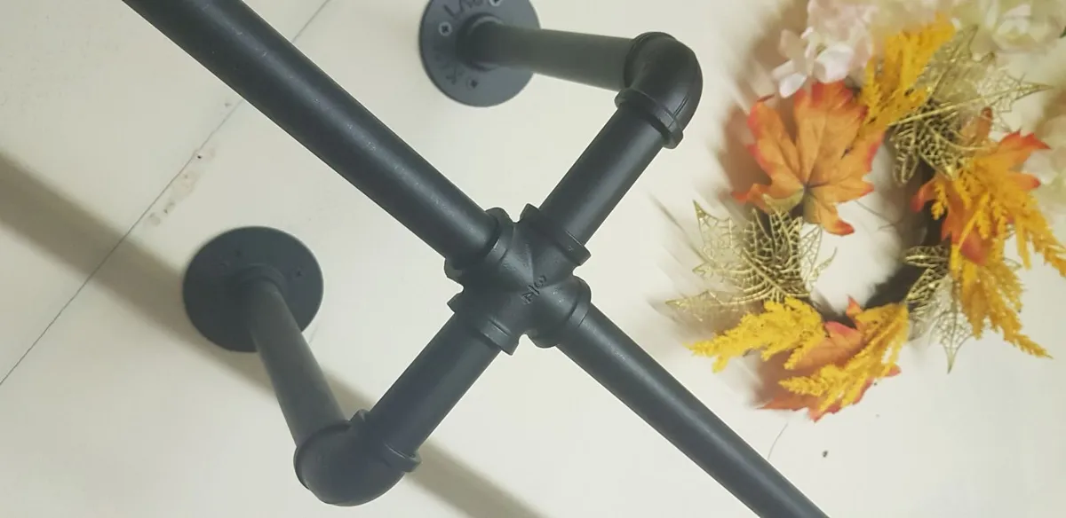 Wall mounted rails - Image 4