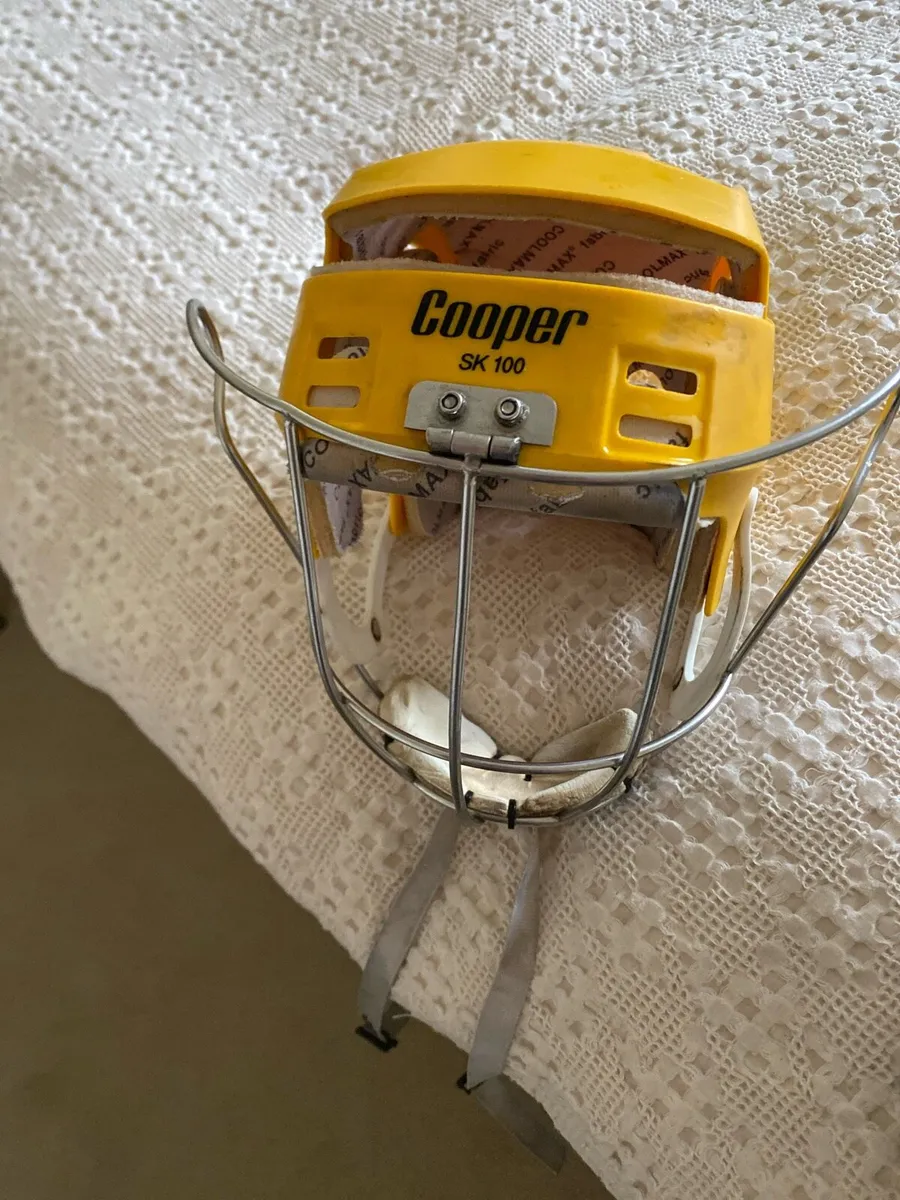 Hurling Helmet - Image 1