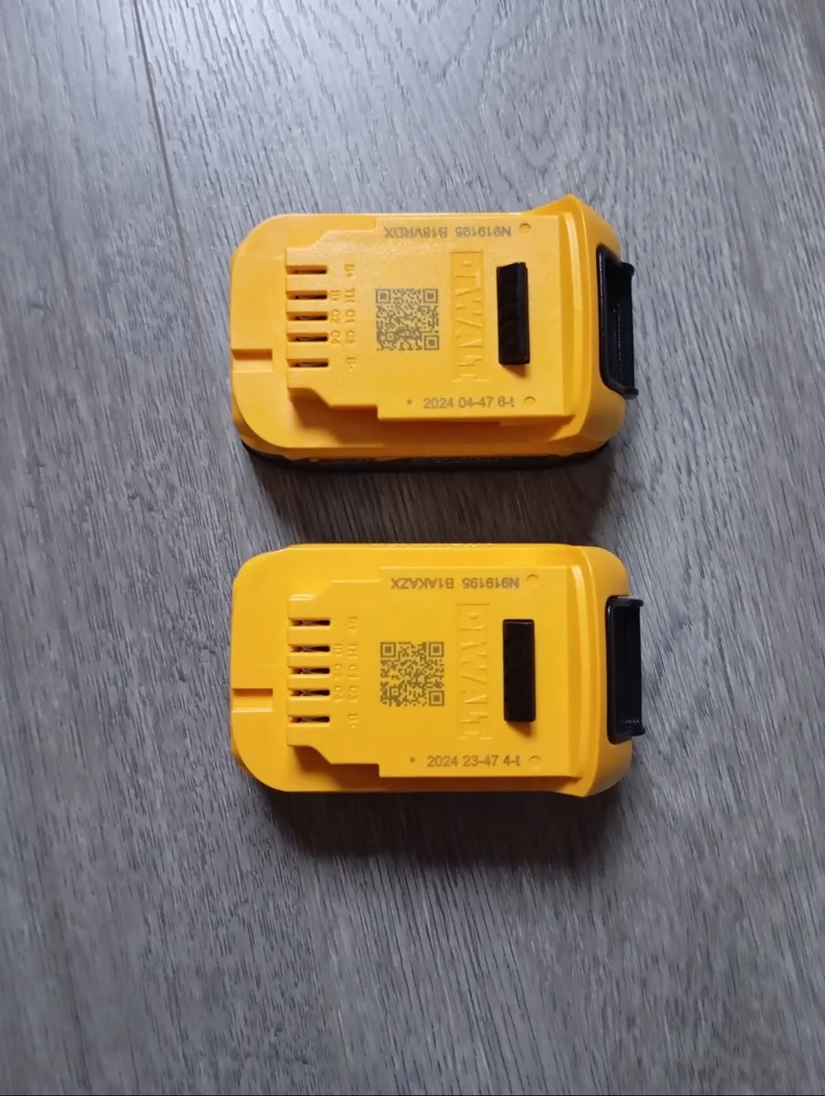 DeWalt Powerstack Batteries & Charger - Image 3