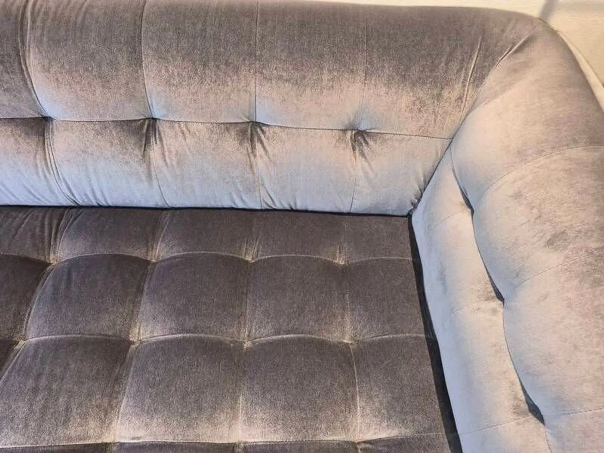 3 seater velvet sofa - Image 4