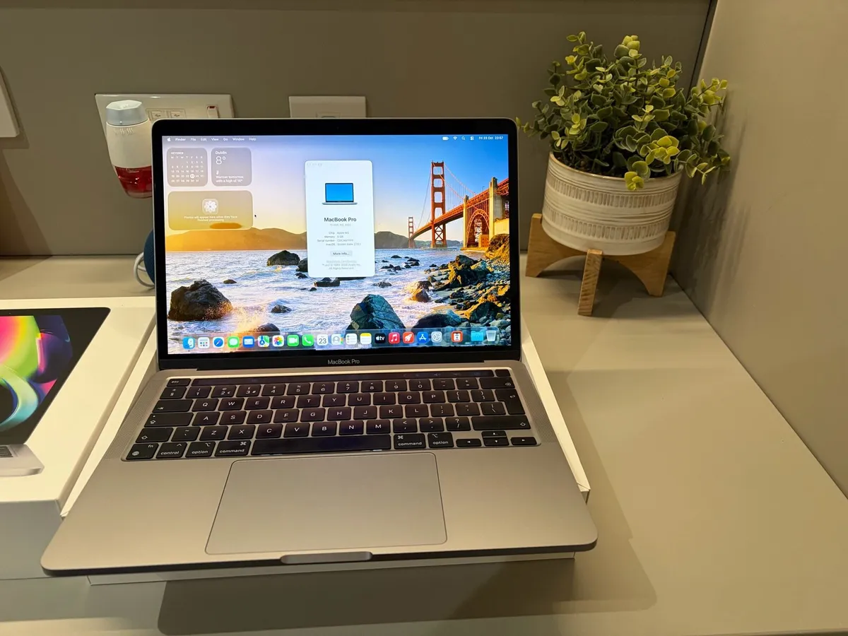 MacBook Pro 2022 13 inch M2 8GB 256GB - Image 2