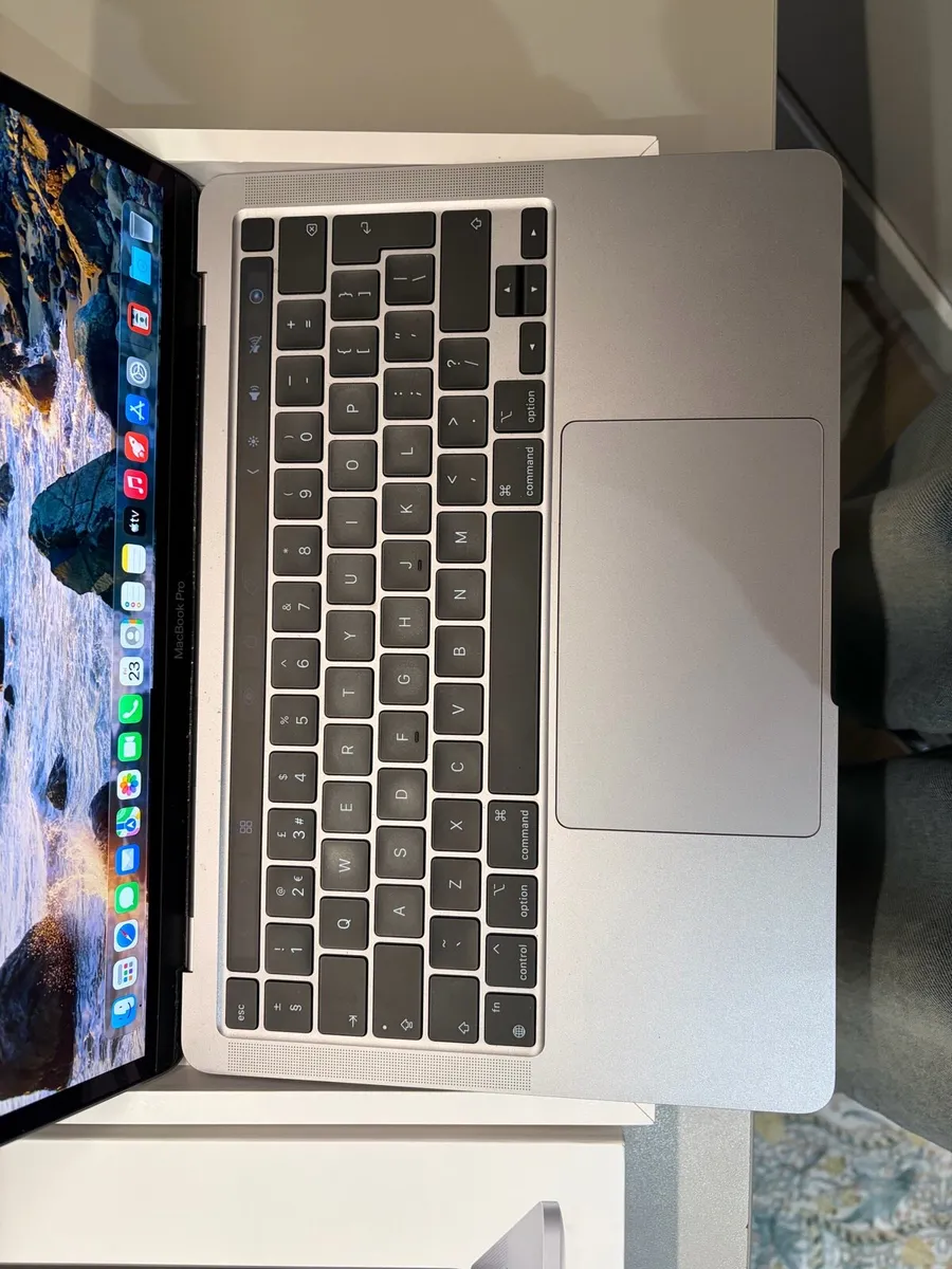 MacBook Pro 2022 13 inch M2 8GB 256GB - Image 4