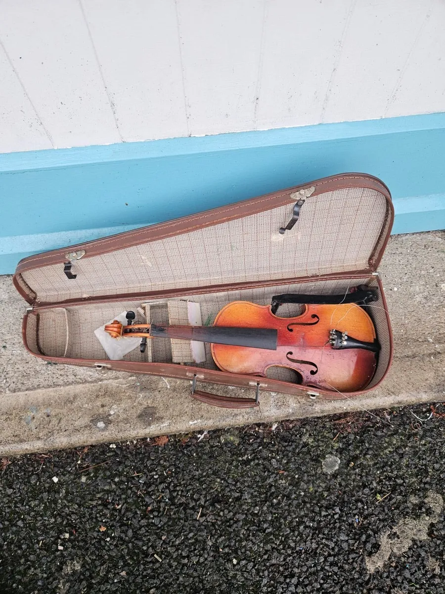 Vintage Fiddle - Image 1