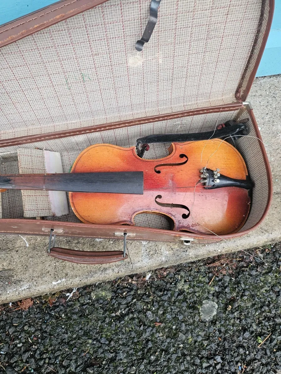 Vintage Fiddle - Image 4