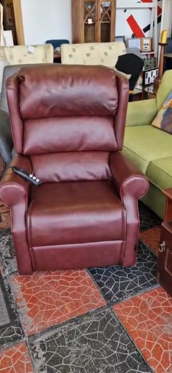 Lift and tilt chair - Image 1