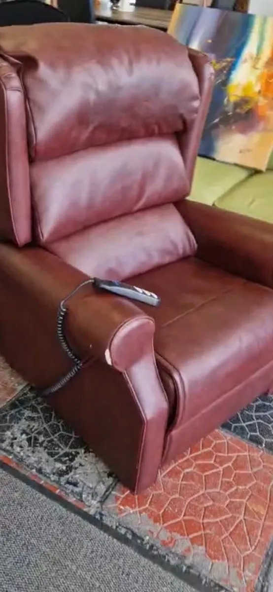 Lift and tilt chair - Image 2