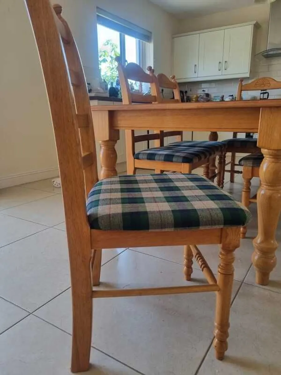 Kitchen table and chairs pine - Image 2