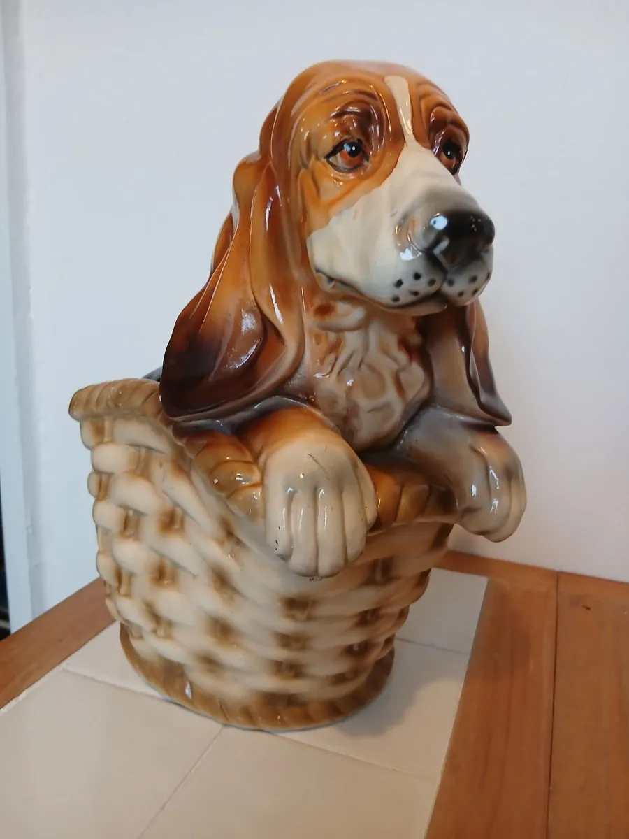 Beautiful Pair of Vintage Ceramic Basset Hounds. - Image 2