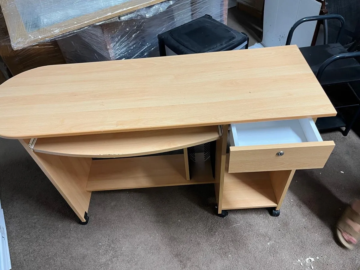 Computer desk - Image 2