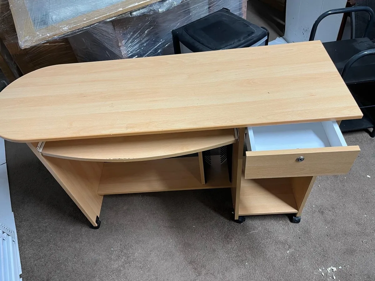Computer desk - Image 3