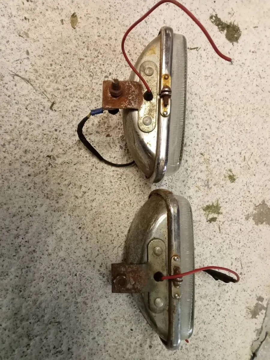 Two old car spot lamps - Image 3