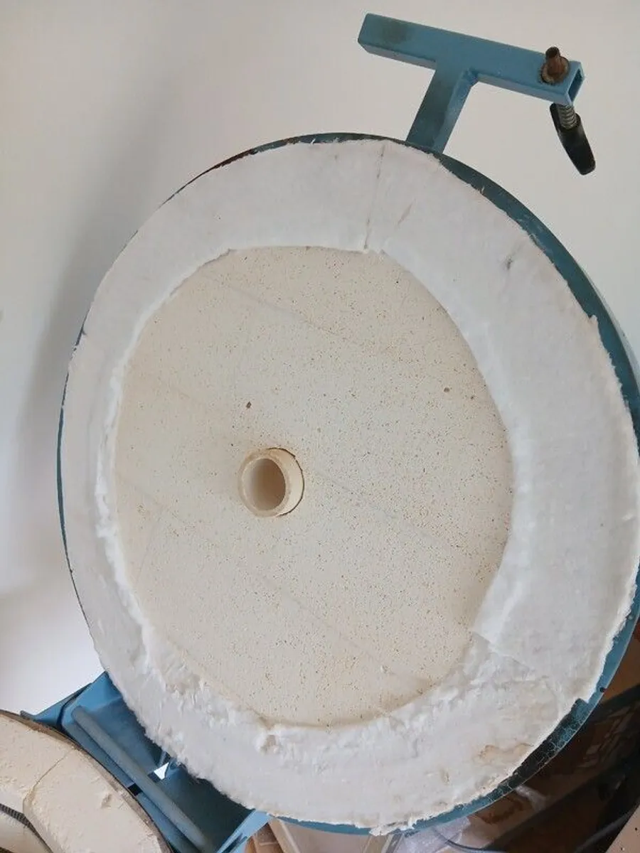 Secondhand Kiln for sale in excellent condition - Image 3
