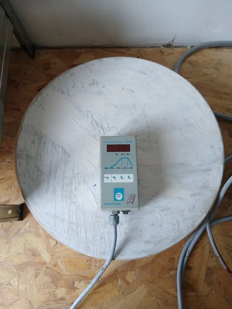 Secondhand Kiln for sale in excellent condition - Image 2