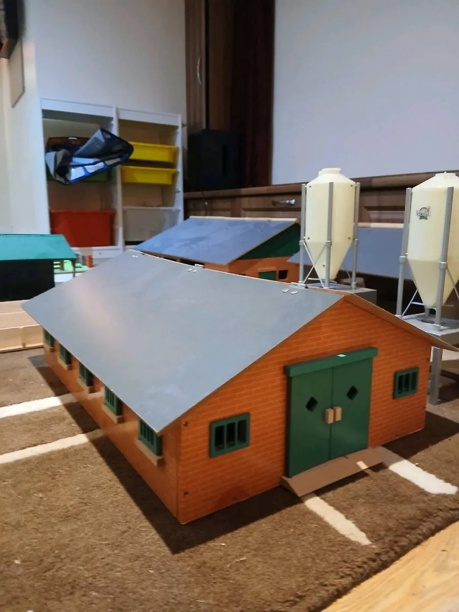 Toy farm sheds - Image 3