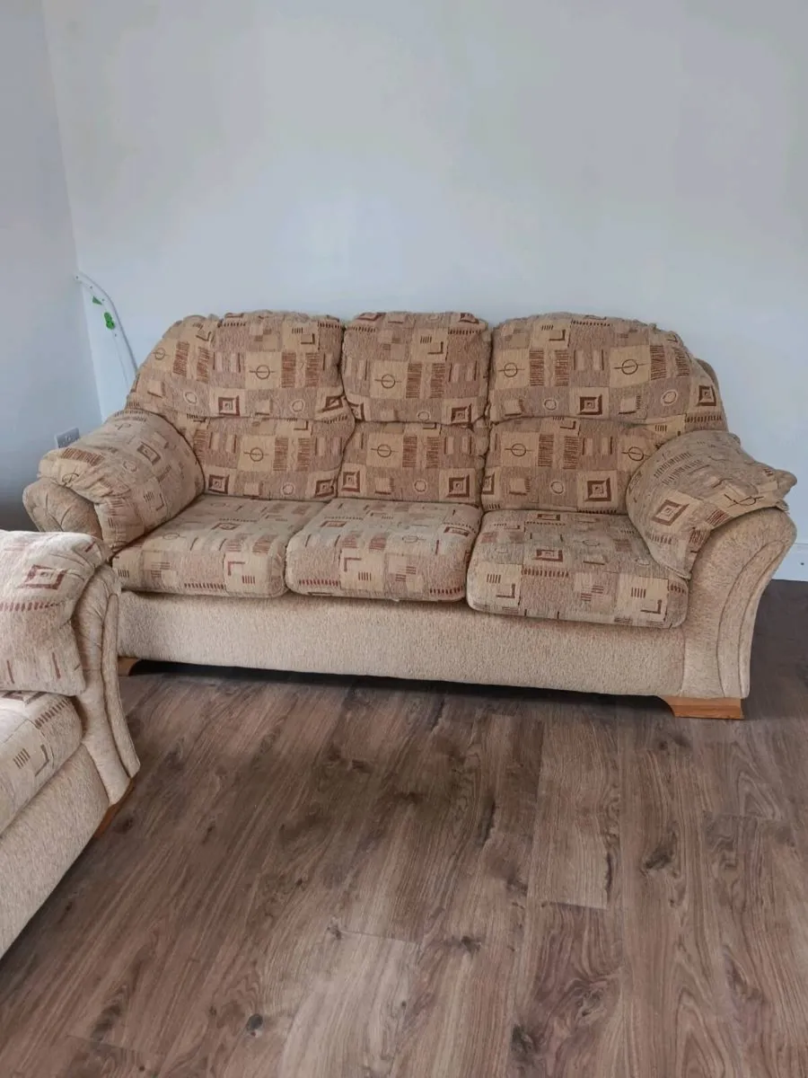 Suite of furniture - Image 1