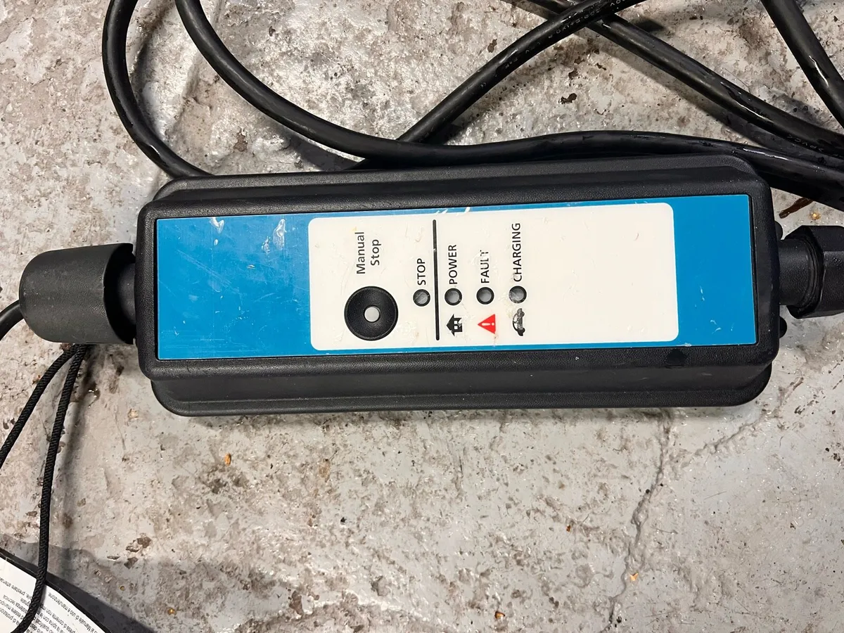 Yazaki portable car charger - Image 3