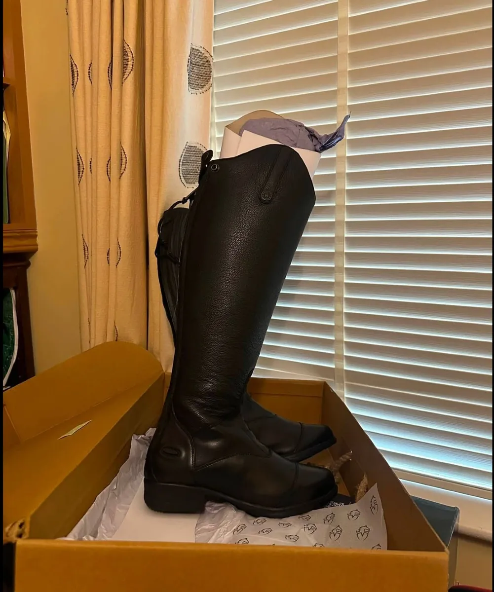 Leather Riding boots - NEW WITH TAGS - Moretta - Image 1
