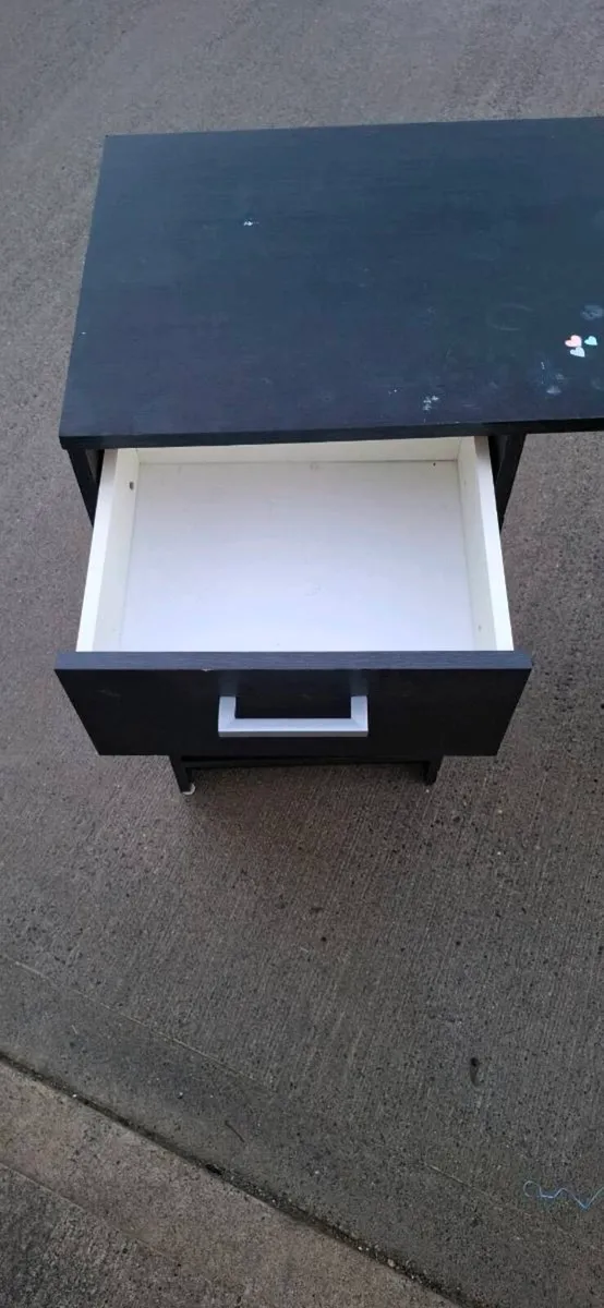Childs. Work Desk - Image 1