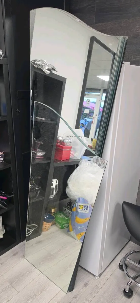 Free mirrors to take away this weekend - Image 2
