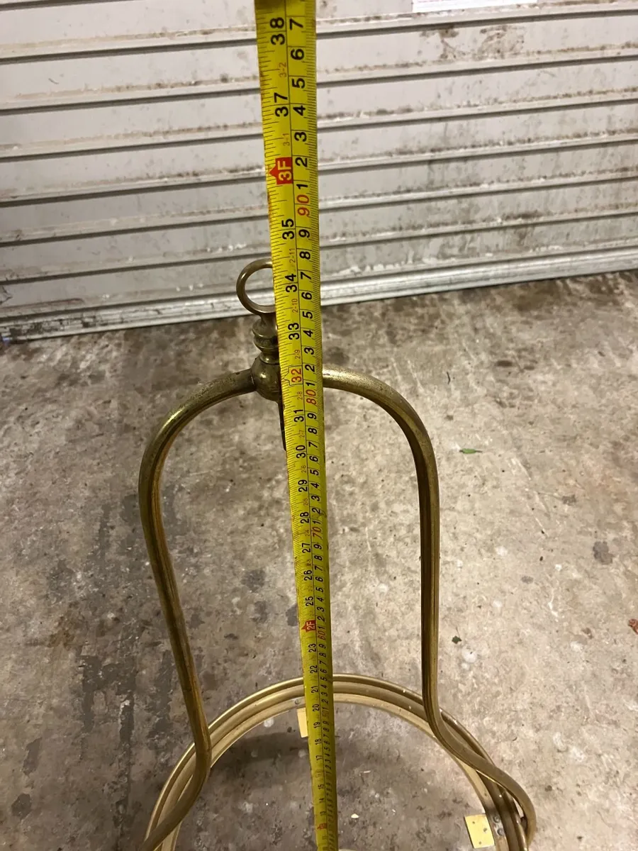 Large brass hanging oil lamp - complete - Image 3