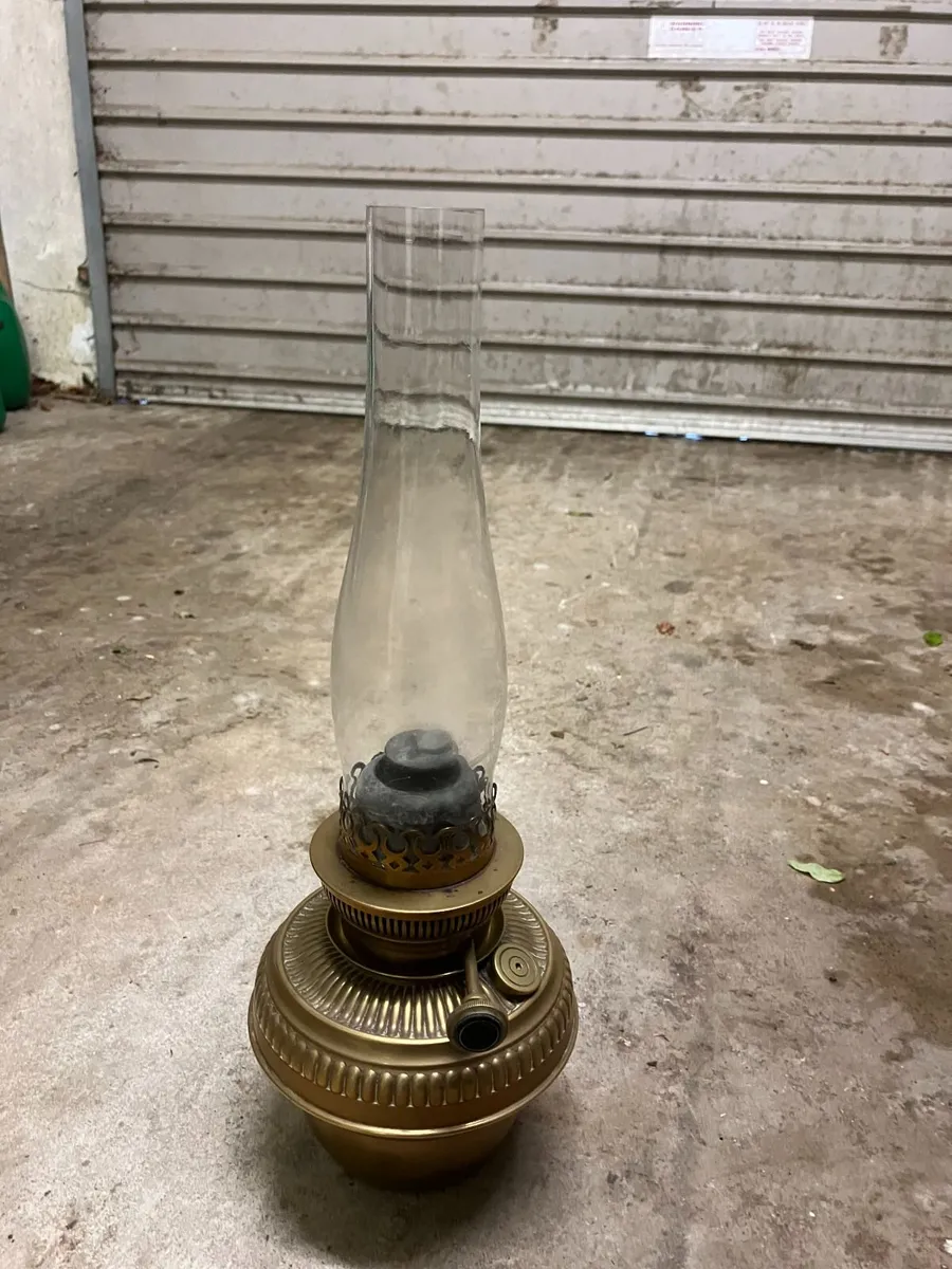 Large brass hanging oil lamp - complete - Image 4