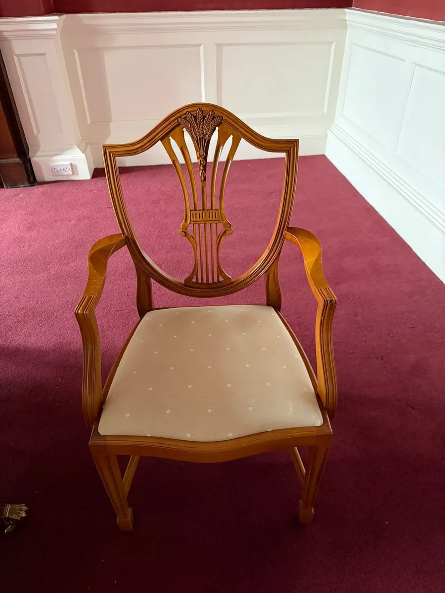 Table with 8 chairs and 2 carvers - Image 3