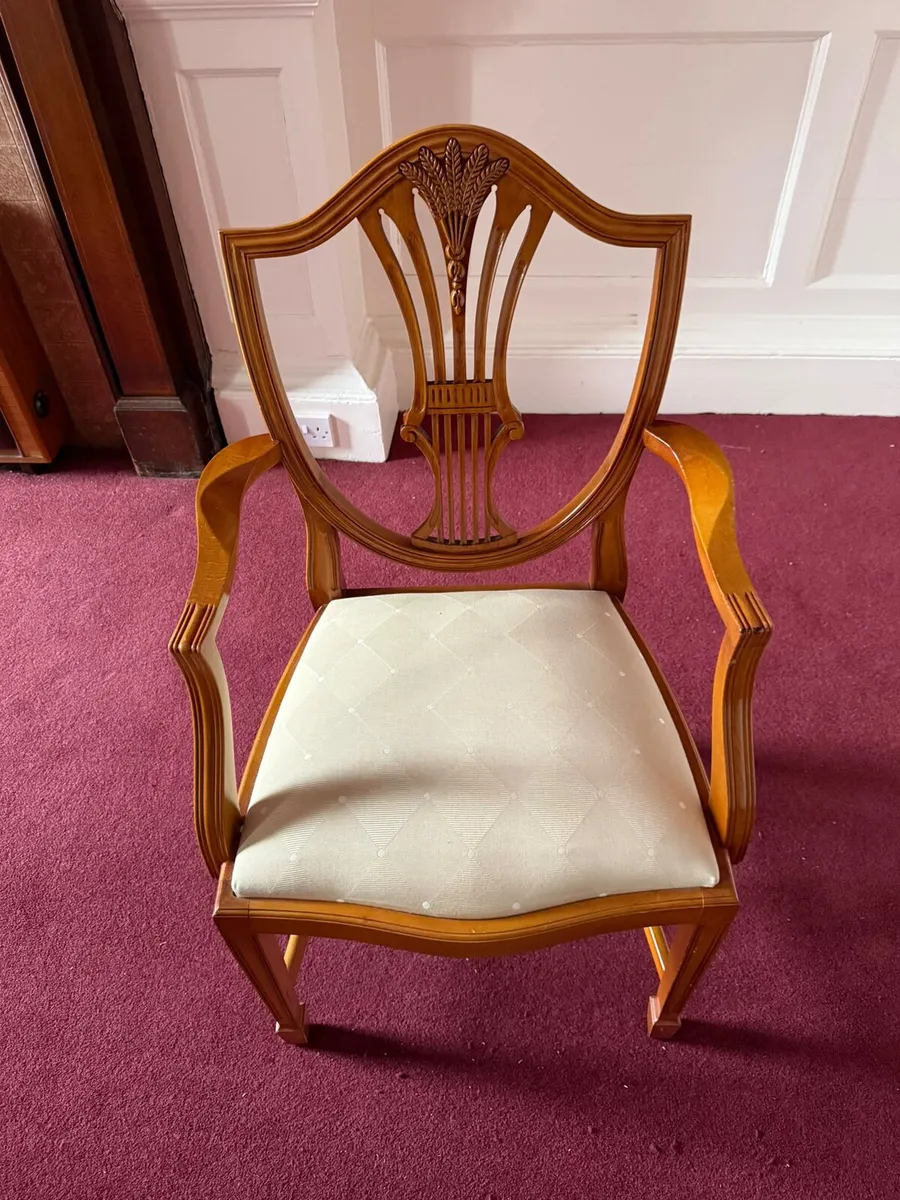 Table with 8 chairs and 2 carvers - Image 4