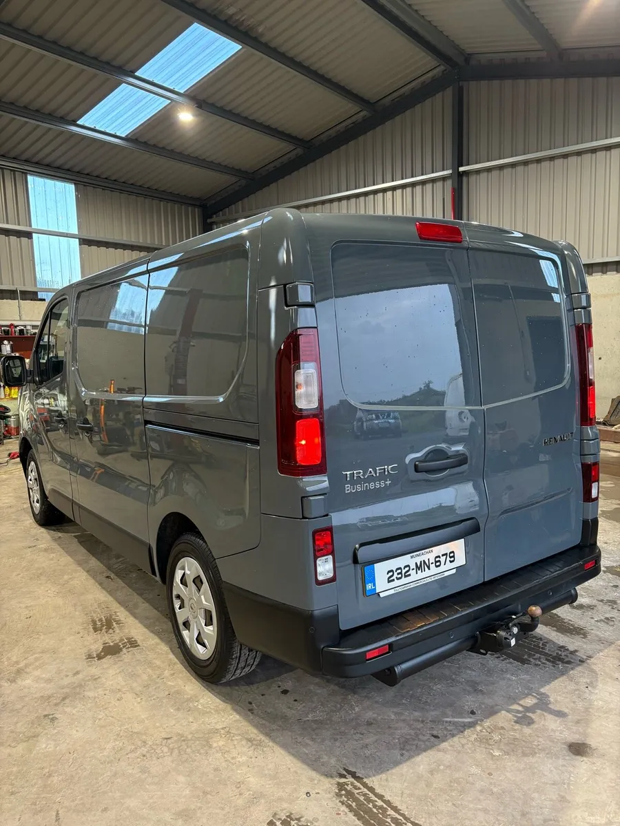 232 Renault Trafic 2.0DCi Business+ 65kms - Image 3