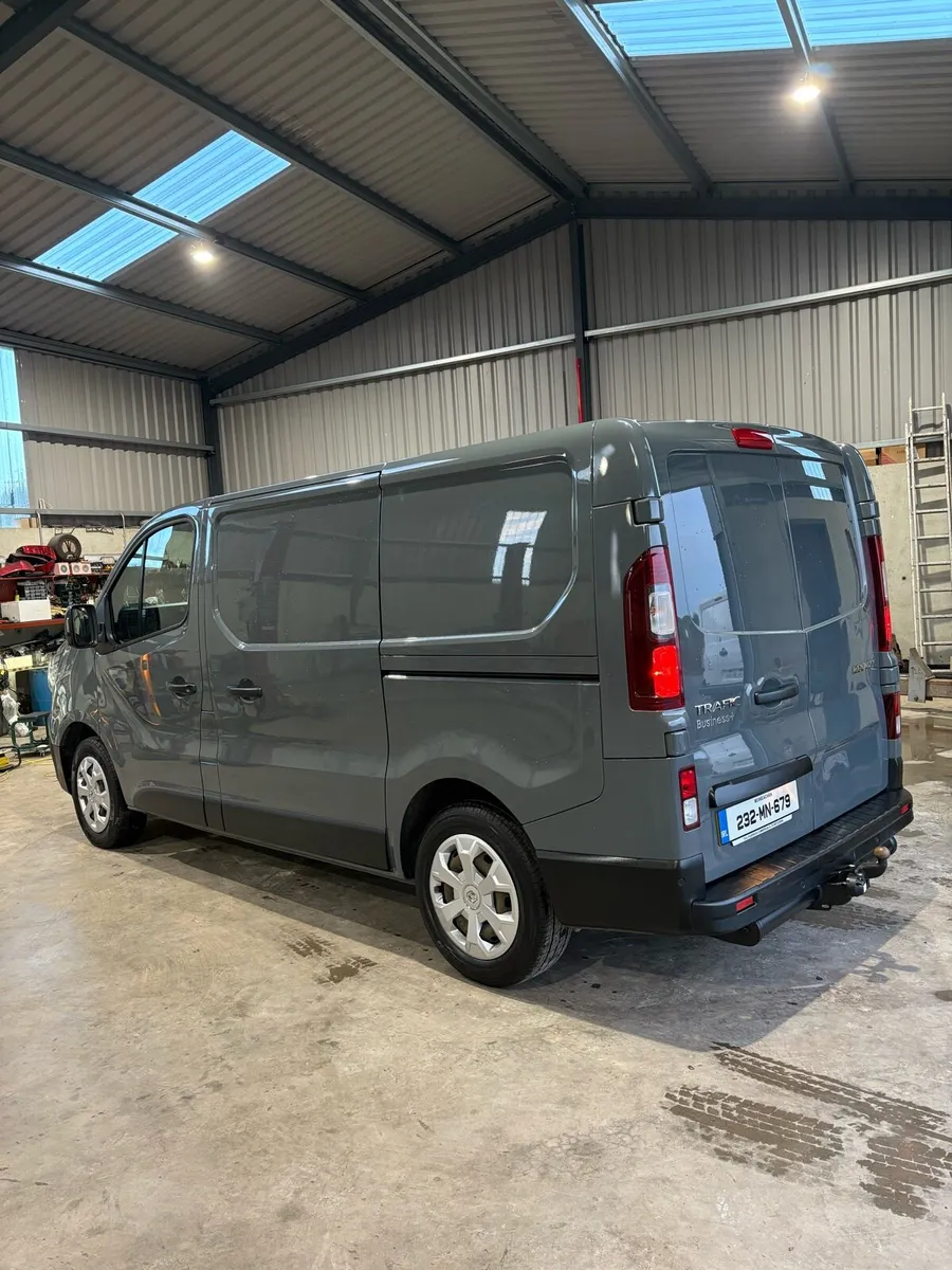 232 Renault Trafic 2.0DCi Business+ 65kms - Image 4