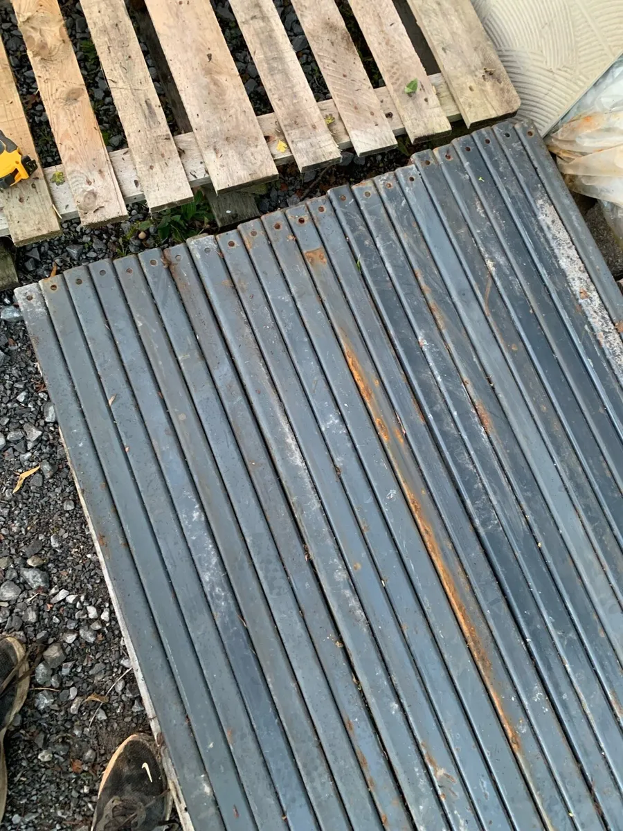 Inch and a half by inch and a half box - Image 2