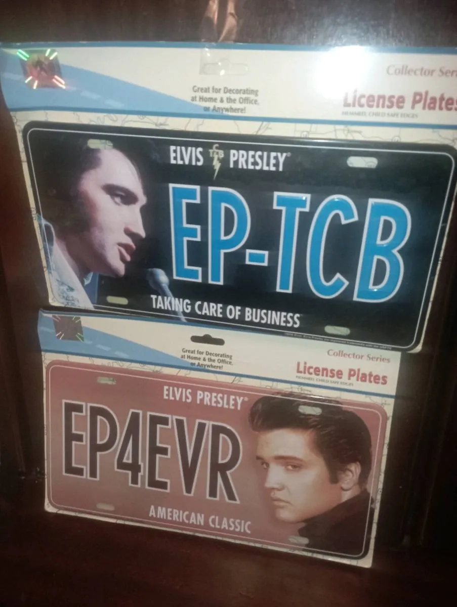 ELVIS PRESLEY DECORATIVE LICENSE PLATES - Image 1